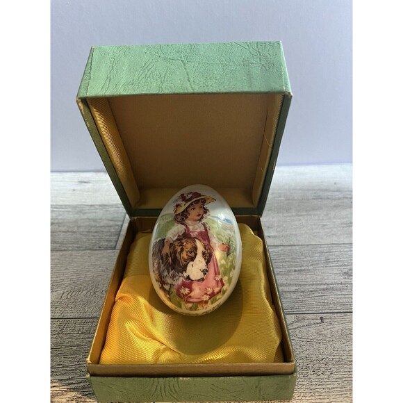 Vintage Royal Bayreuth Easter Egg Little Girl with St. Bernard Bone China 1977 - Picture 1 of 7